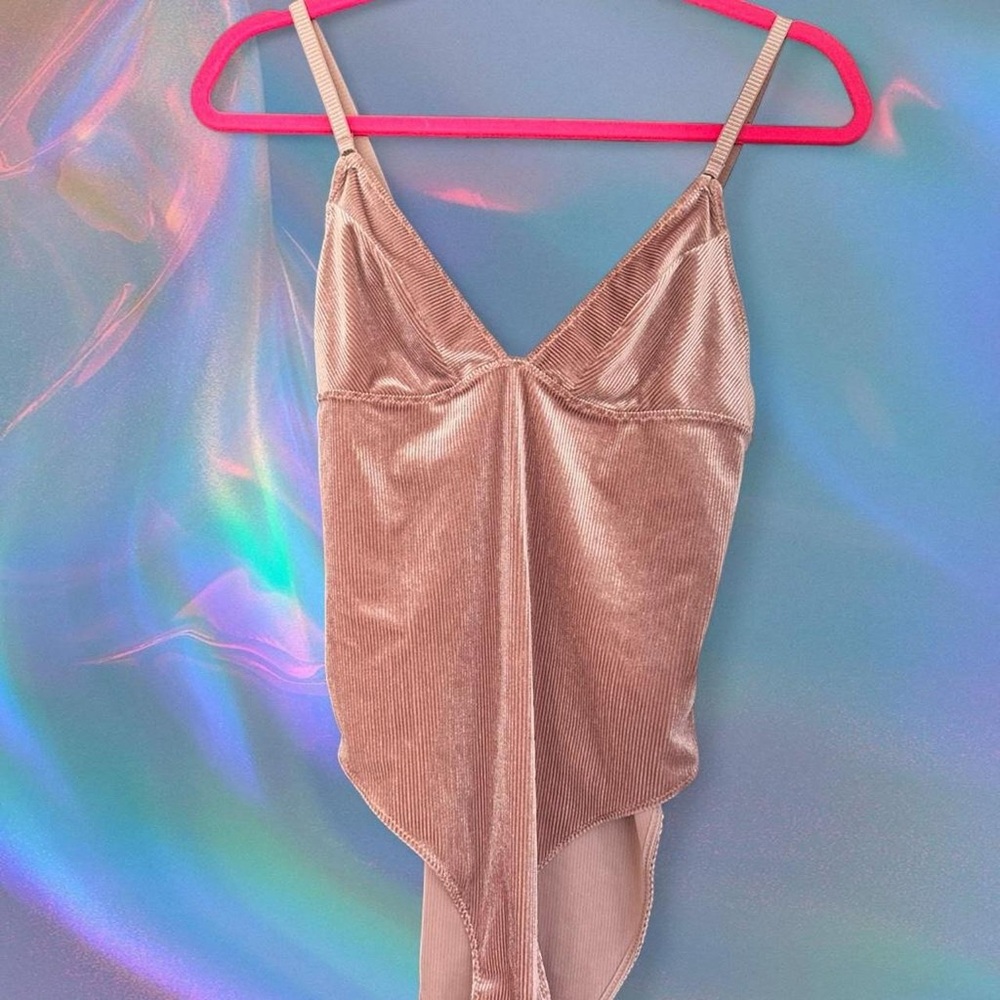 Dusty Rose Ribbed Velvet Bodysuit  | Size Medium